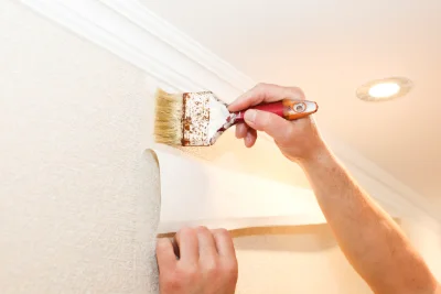 Pose de papier peint à Madonne-et-Lamerey — revêtements muraux et toiles de verre